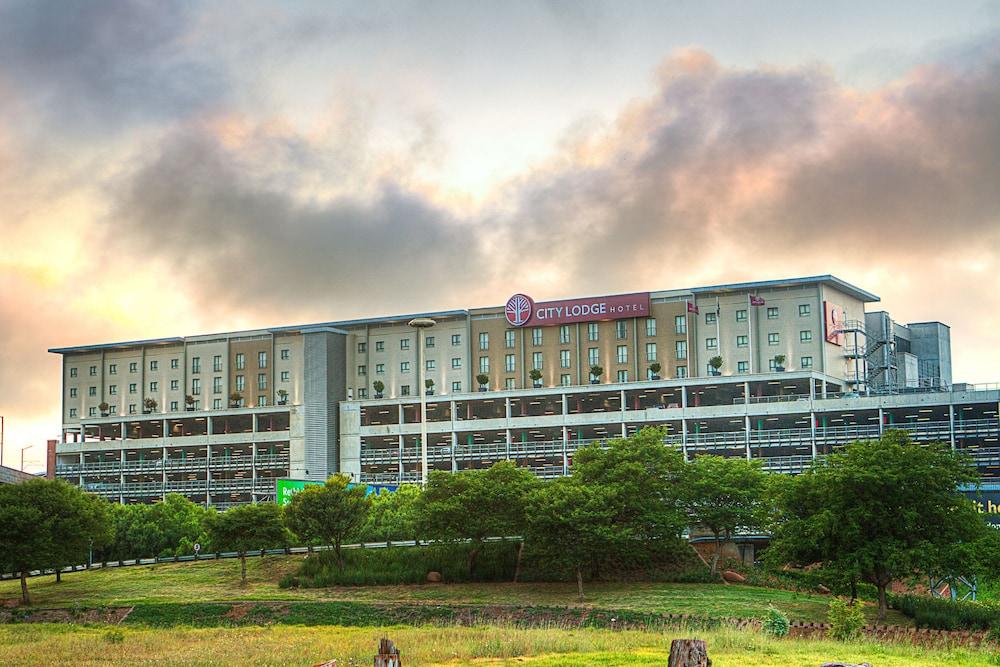 City Lodge Hotel At Or Tambo International Airport Kempton Park Exterior photo