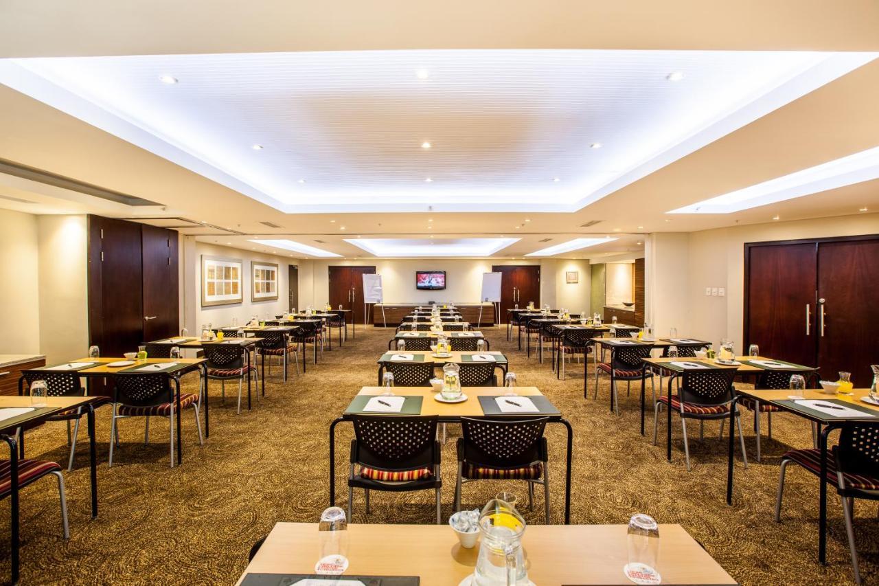 City Lodge Hotel At Or Tambo International Airport Kempton Park Exterior photo