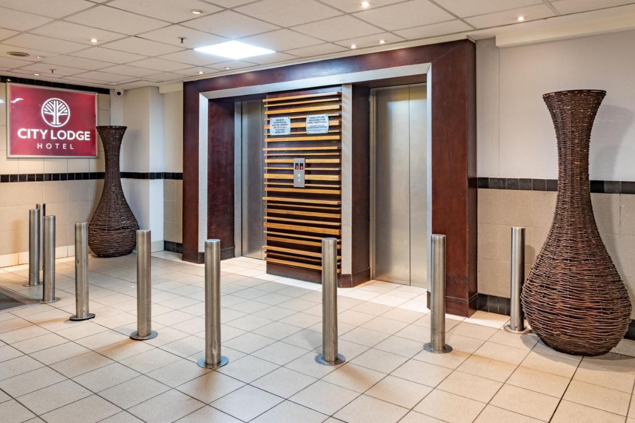 City Lodge Hotel At Or Tambo International Airport Kempton Park Exterior photo